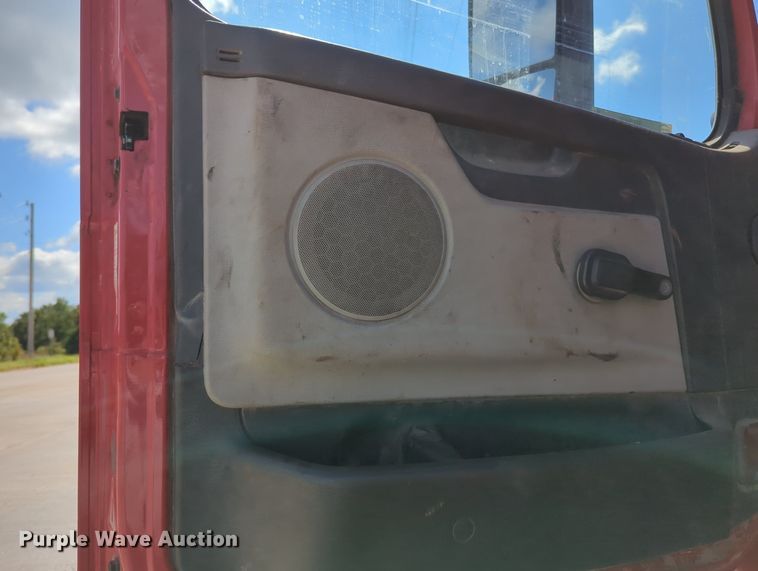 image for item MX9456 2007 Volvo VNM  semi truck