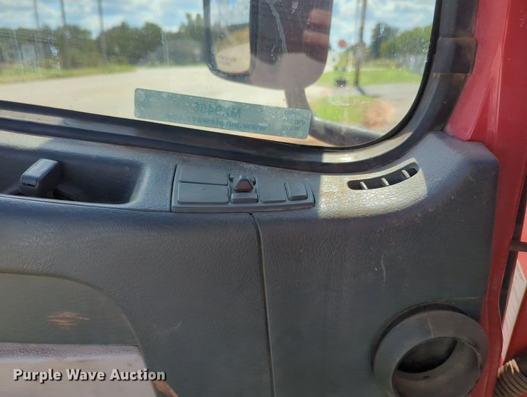 image for item MX9456 2007 Volvo VNM  semi truck