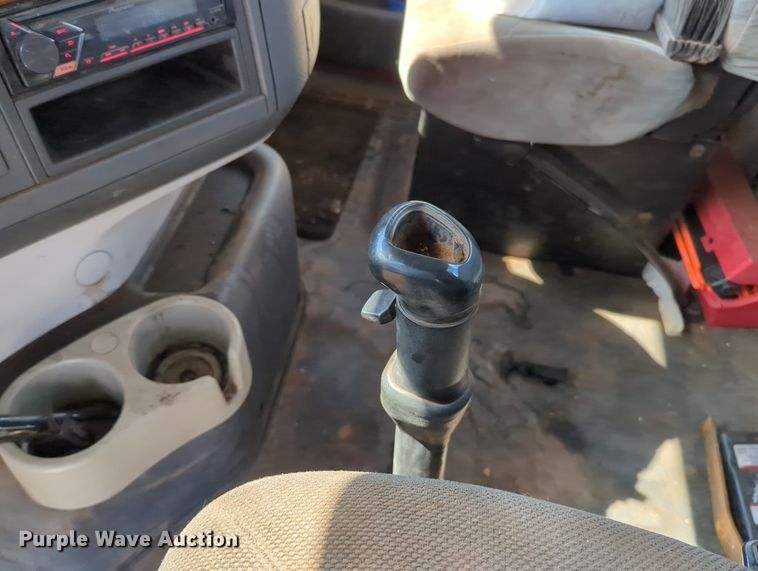 image for item MX9456 2007 Volvo VNM  semi truck