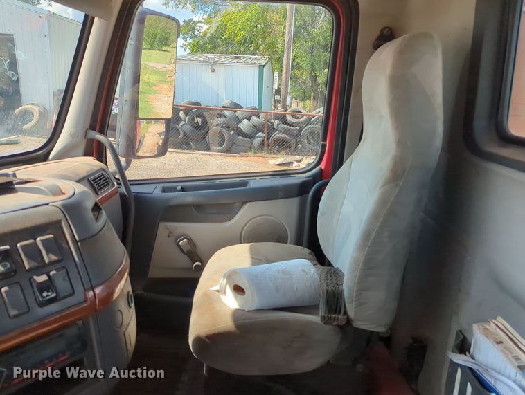 image for item MX9456 2007 Volvo VNM  semi truck