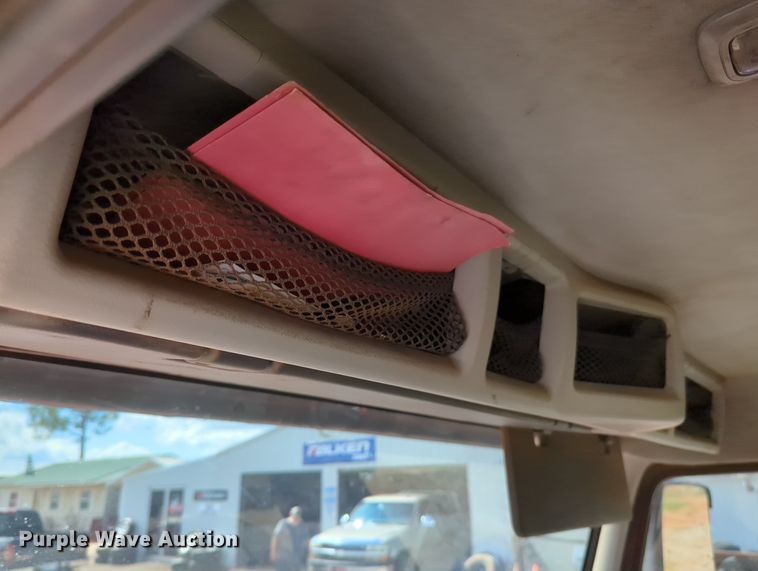 image for item MX9456 2007 Volvo VNM  semi truck