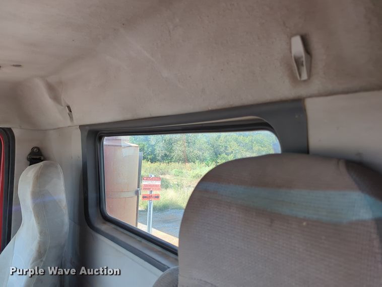 image for item MX9456 2007 Volvo VNM  semi truck