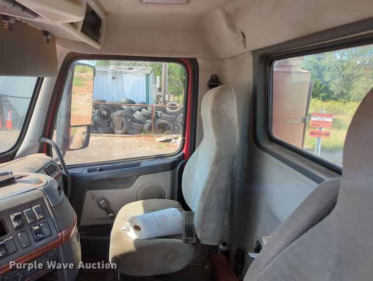 image for item MX9456 2007 Volvo VNM  semi truck