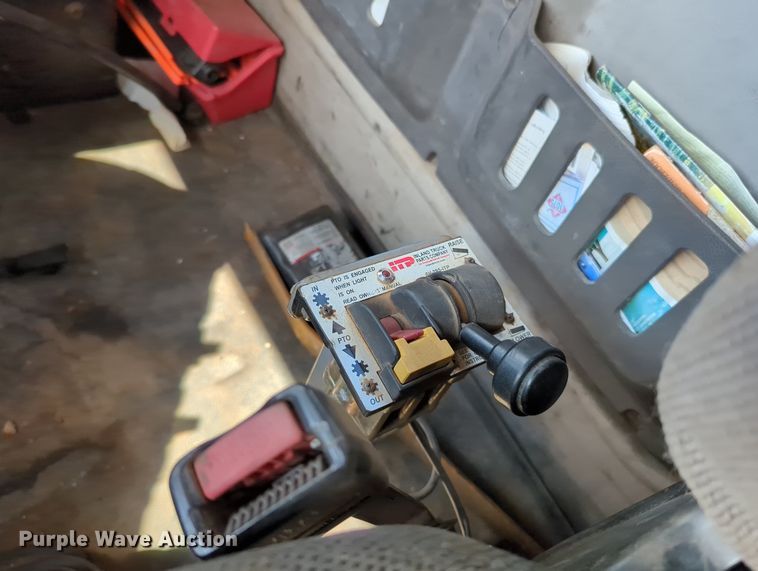 image for item MX9456 2007 Volvo VNM  semi truck