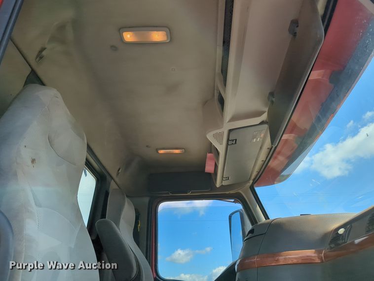 image for item MX9456 2007 Volvo VNM  semi truck