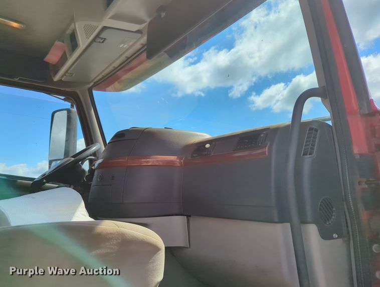 image for item MX9456 2007 Volvo VNM  semi truck