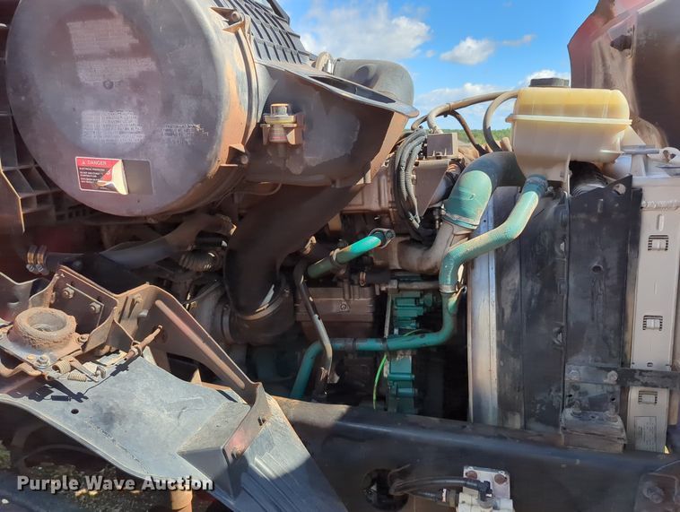 image for item MX9456 2007 Volvo VNM  semi truck