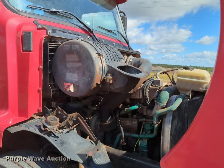 image for item MX9456 2007 Volvo VNM  semi truck