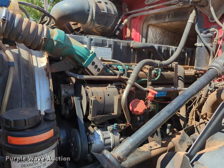 image for item MX9456 2007 Volvo VNM  semi truck