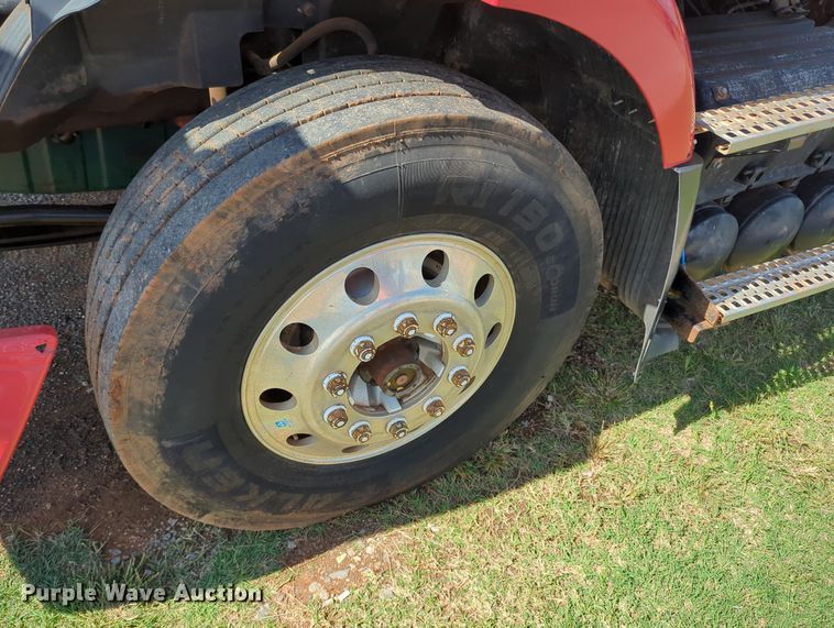 image for item MX9456 2007 Volvo VNM  semi truck