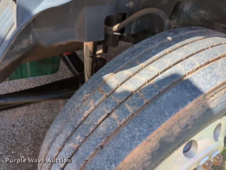 image for item MX9456 2007 Volvo VNM  semi truck