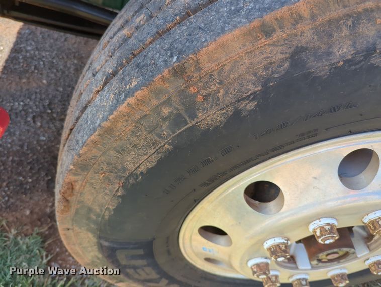 image for item MX9456 2007 Volvo VNM  semi truck