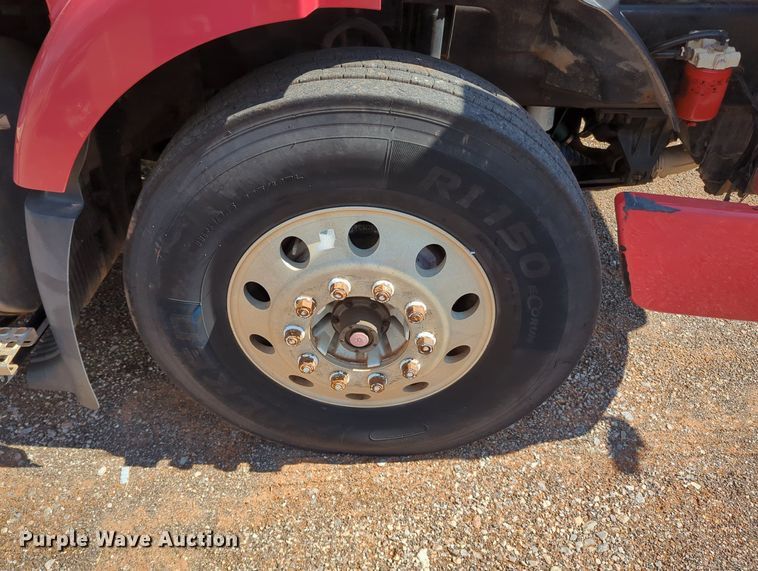 image for item MX9456 2007 Volvo VNM  semi truck