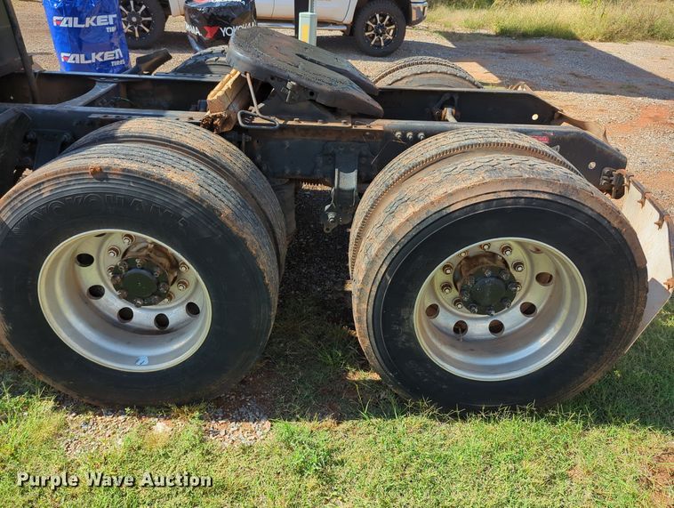 image for item MX9456 2007 Volvo VNM  semi truck