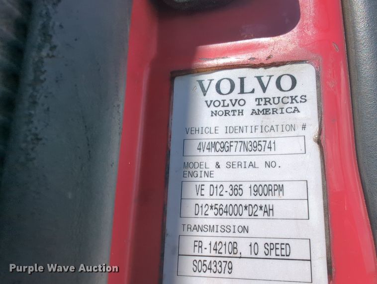 image for item MX9456 2007 Volvo VNM  semi truck