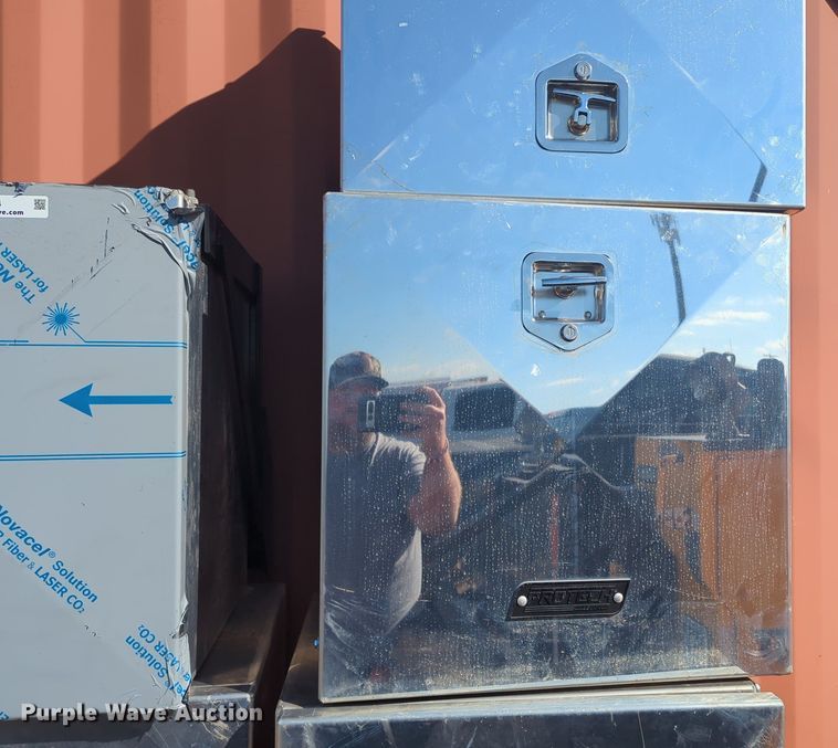 image for item MX9524 (8) tool boxes