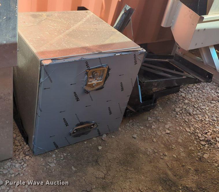 image for item MX9524 (8) tool boxes