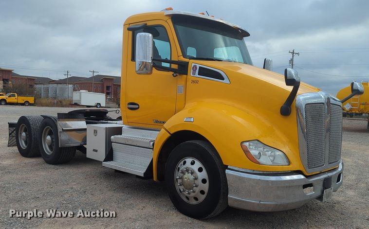 image for item MX9528 2019 Kenworth T680  semi truck