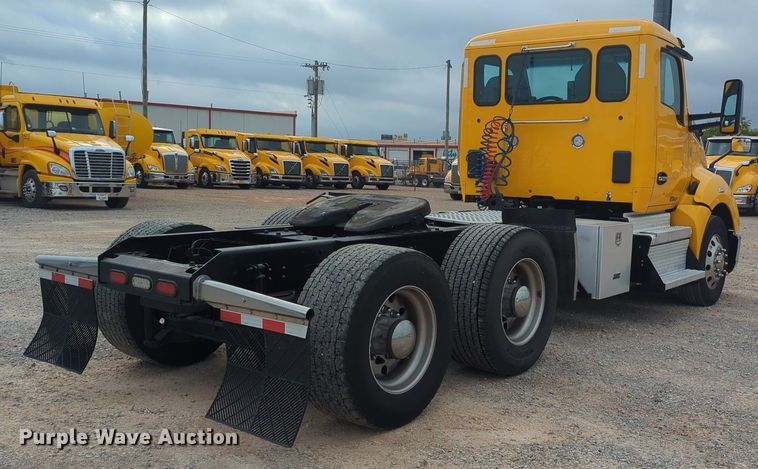 image for item MX9528 2019 Kenworth T680  semi truck