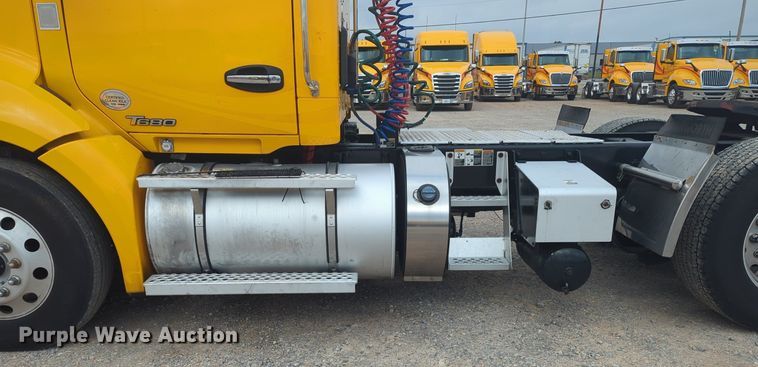 image for item MX9528 2019 Kenworth T680  semi truck