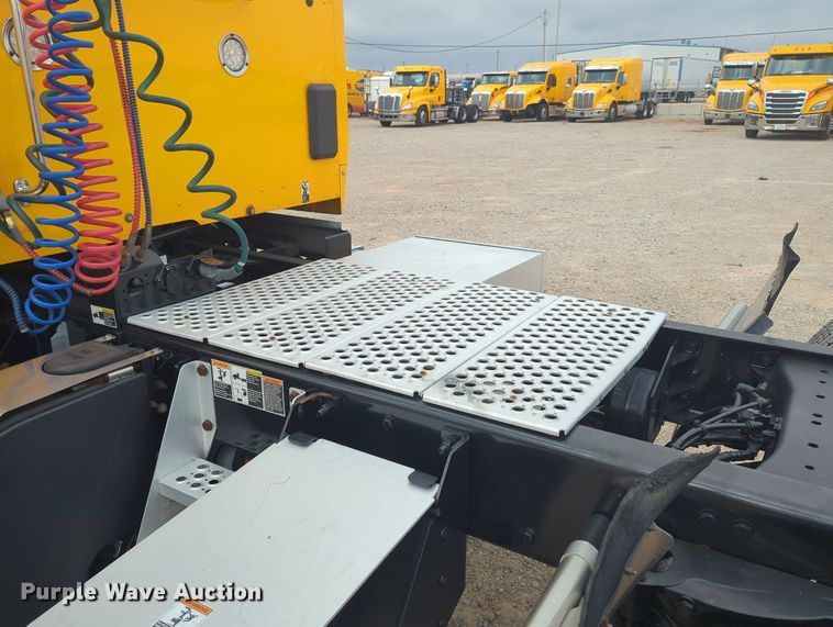 image for item MX9528 2019 Kenworth T680  semi truck