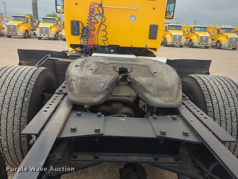 image for item MX9528 2019 Kenworth T680  semi truck