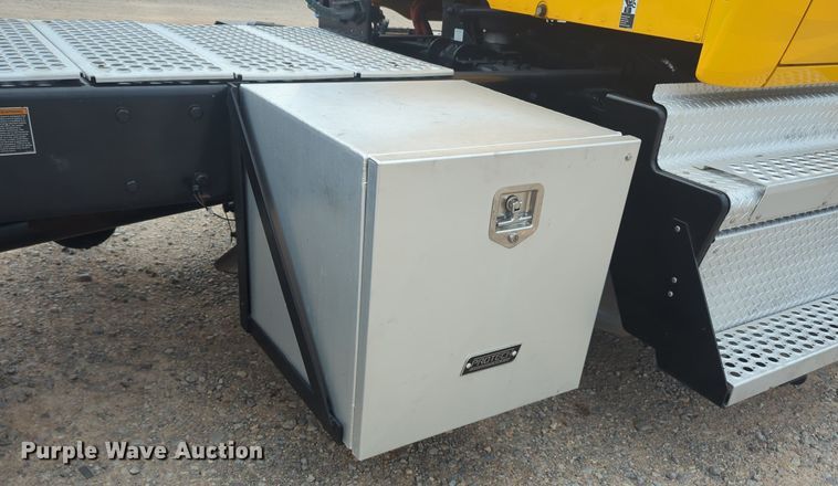 image for item MX9528 2019 Kenworth T680  semi truck