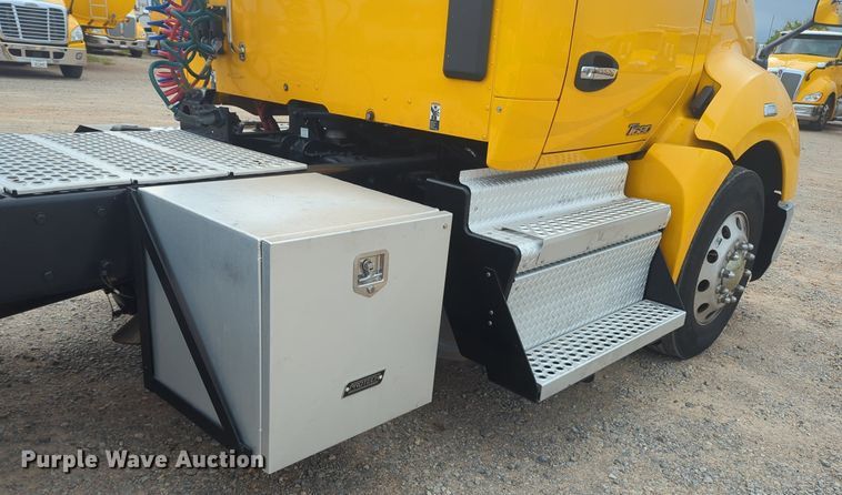 image for item MX9528 2019 Kenworth T680  semi truck