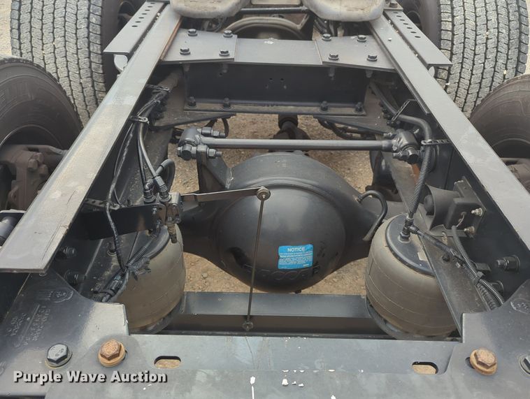 image for item MX9528 2019 Kenworth T680  semi truck