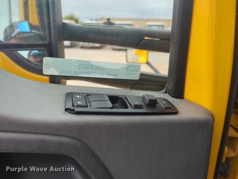 image for item MX9528 2019 Kenworth T680  semi truck