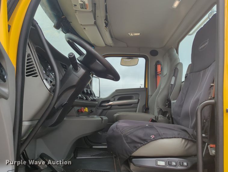 image for item MX9528 2019 Kenworth T680  semi truck