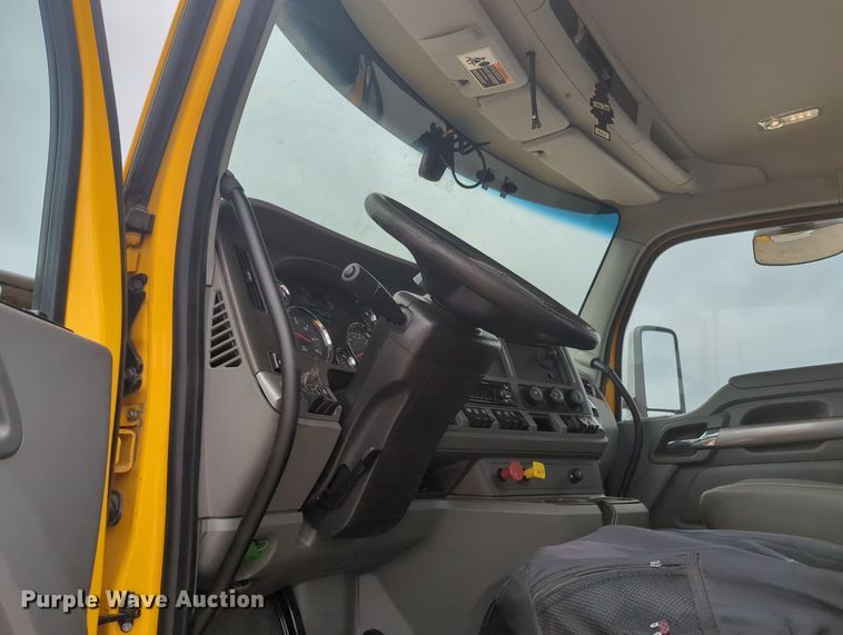 image for item MX9528 2019 Kenworth T680  semi truck