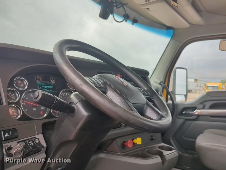 image for item MX9528 2019 Kenworth T680  semi truck