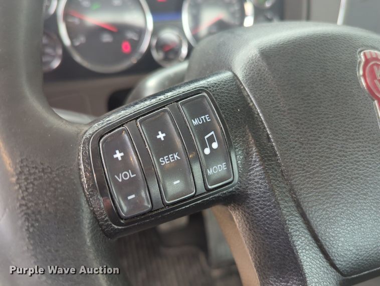 image for item MX9528 2019 Kenworth T680  semi truck