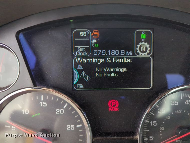 image for item MX9528 2019 Kenworth T680  semi truck