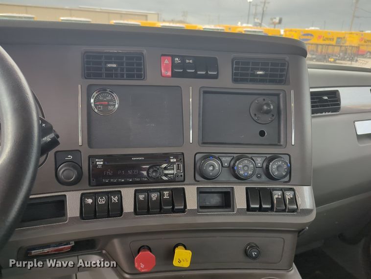 image for item MX9528 2019 Kenworth T680  semi truck