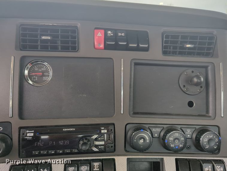 image for item MX9528 2019 Kenworth T680  semi truck