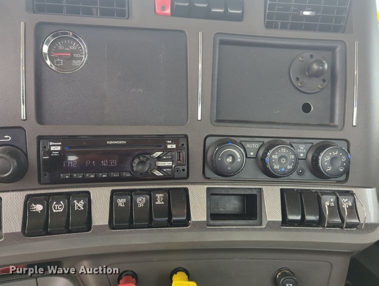 image for item MX9528 2019 Kenworth T680  semi truck