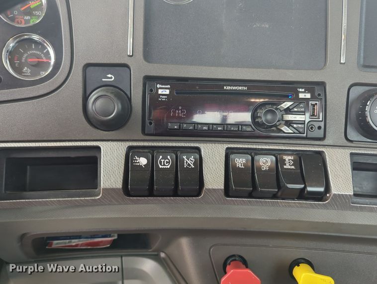 image for item MX9528 2019 Kenworth T680  semi truck