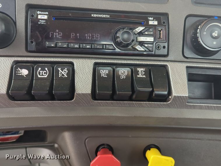 image for item MX9528 2019 Kenworth T680  semi truck