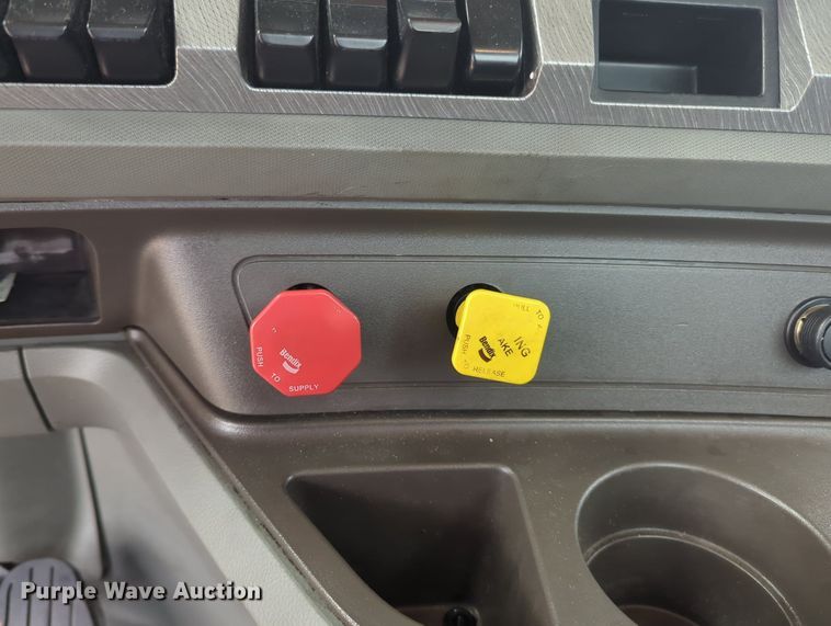 image for item MX9528 2019 Kenworth T680  semi truck