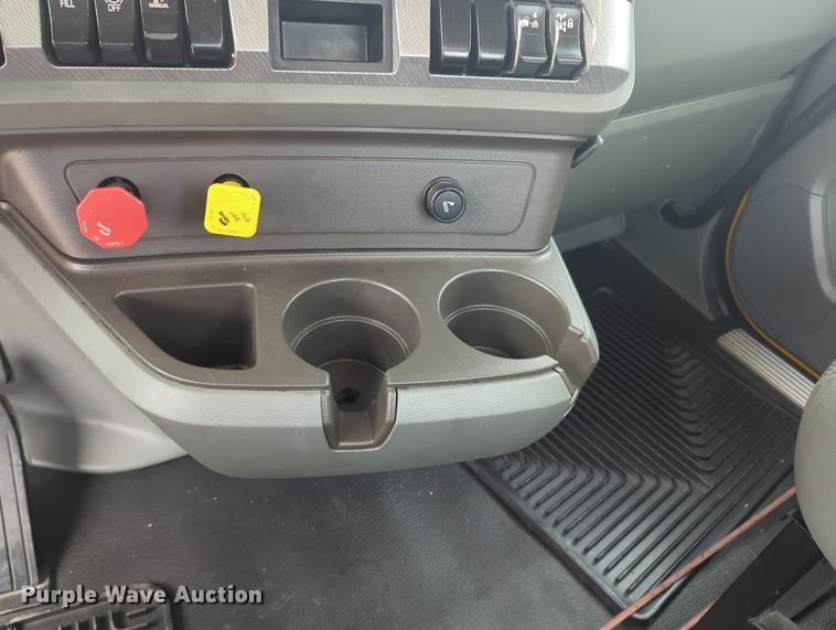 image for item MX9528 2019 Kenworth T680  semi truck