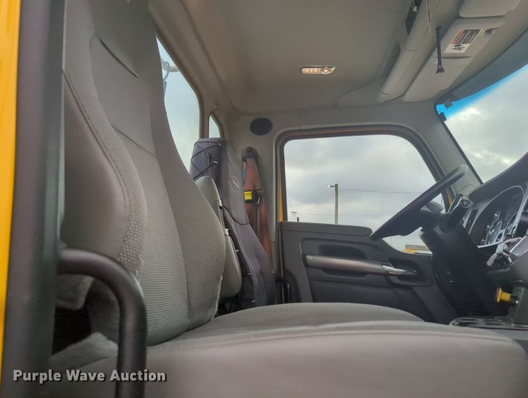 image for item MX9528 2019 Kenworth T680  semi truck