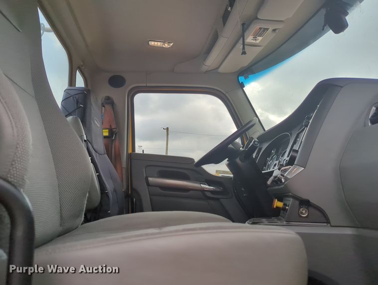 image for item MX9528 2019 Kenworth T680  semi truck