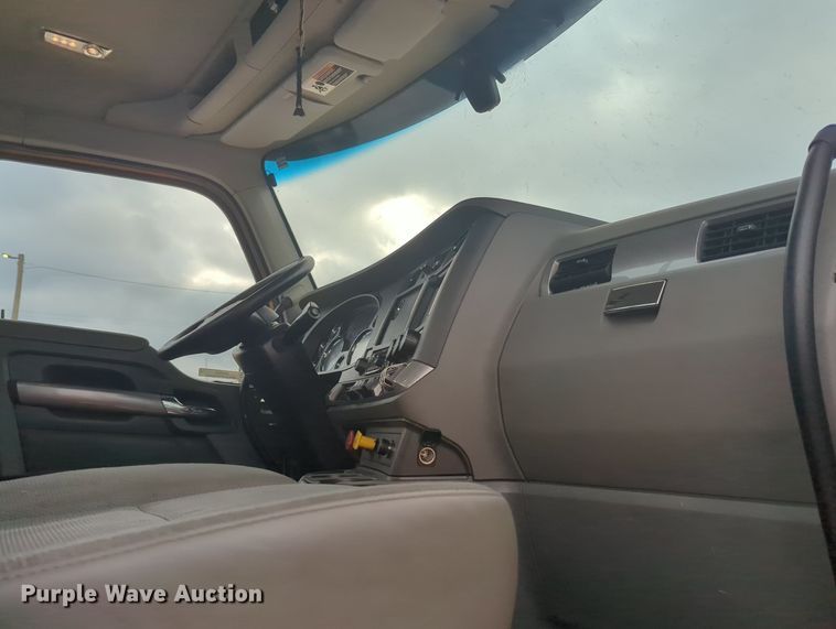 image for item MX9528 2019 Kenworth T680  semi truck