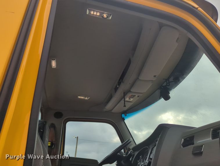 image for item MX9528 2019 Kenworth T680  semi truck