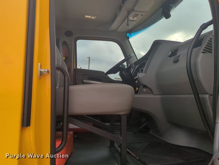 image for item MX9528 2019 Kenworth T680  semi truck