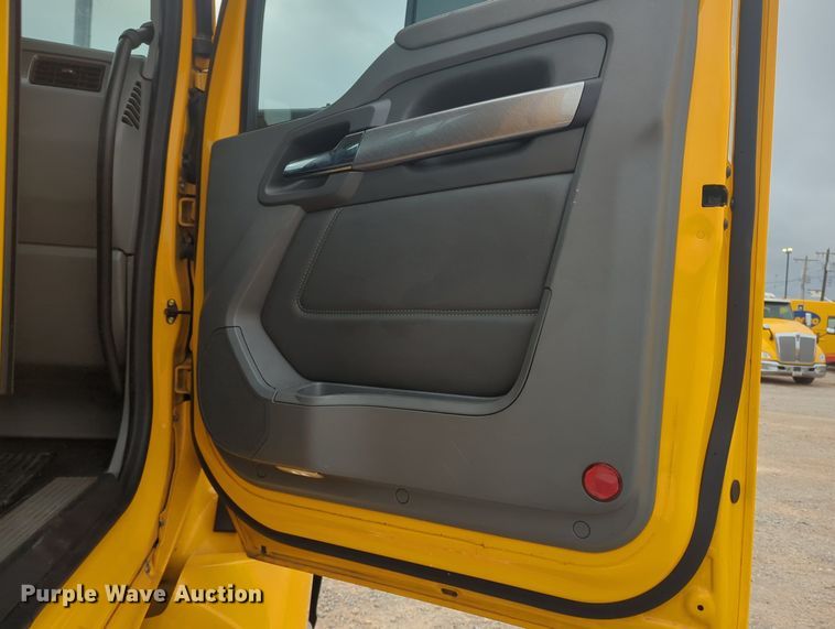 image for item MX9528 2019 Kenworth T680  semi truck