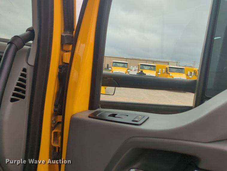 image for item MX9528 2019 Kenworth T680  semi truck