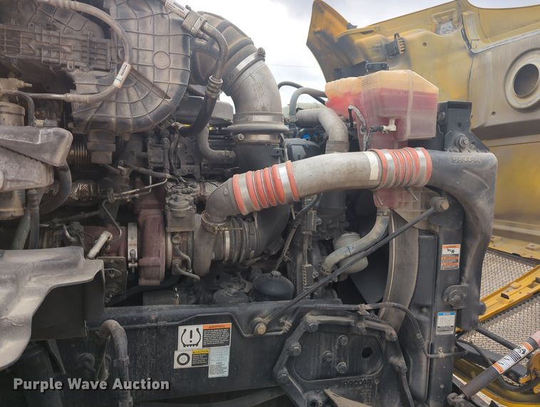 image for item MX9528 2019 Kenworth T680  semi truck